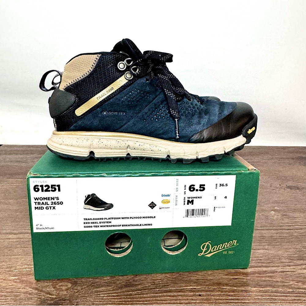 Danner Women’s Trail 2650 Mid GTX black and navy